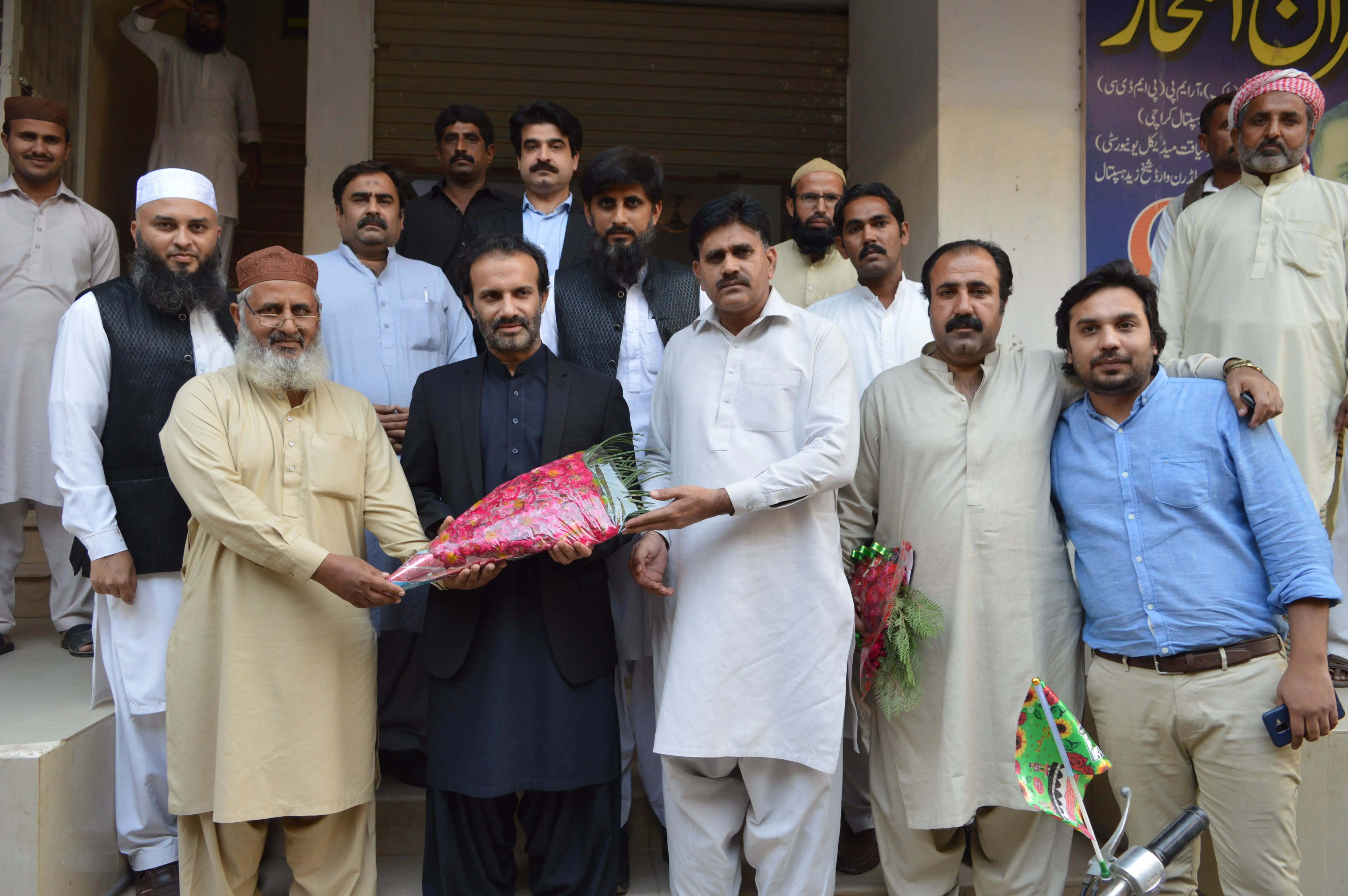 "MD Baitulmal Ki Khush-Aamdeed – Phoolon Ke Sath Istaqbal"